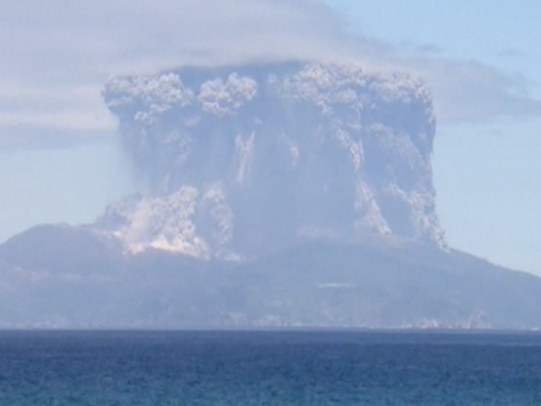 Imaginea articolului Imagini inedite: Momentul în care erupe un vulcan în Japonia – VIDEO