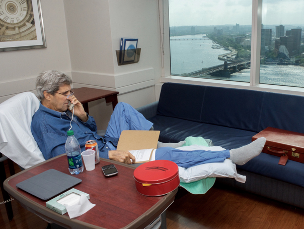 Imaginea articolului John Kerry părăseşte spitalul în care a fost operat în urma unei fracturi de femur 