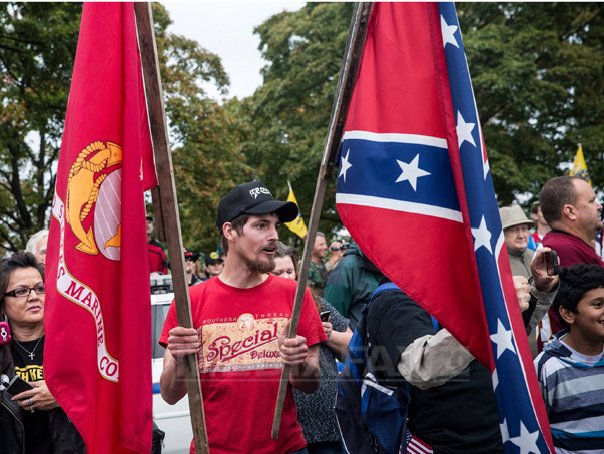 Imaginea articolului Manifestaţie la Columbia, în South Carolina, împotriva arborării drapelului confederat