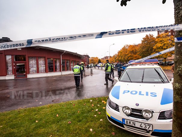 Imaginea articolului ATACUL din Suedia: Autorităţile anunţă decesul atacatorului, un tânăr care avea convingeri rasiste. Martor: "Unii elevi voiau să-şi facă poză cu el şi să atingă sabia" - FOTO, VIDEO