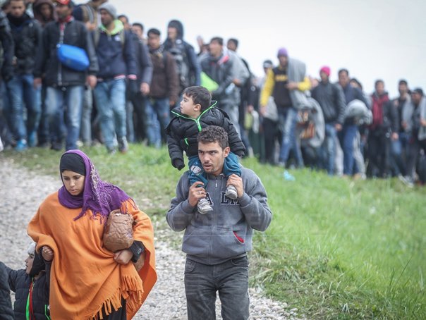 Imaginea articolului CRIZA IMIGRANŢILOR: Primii refugiaţi transferaţi din Grecia în baza sistemului de cote au plecat spre Luxemburg