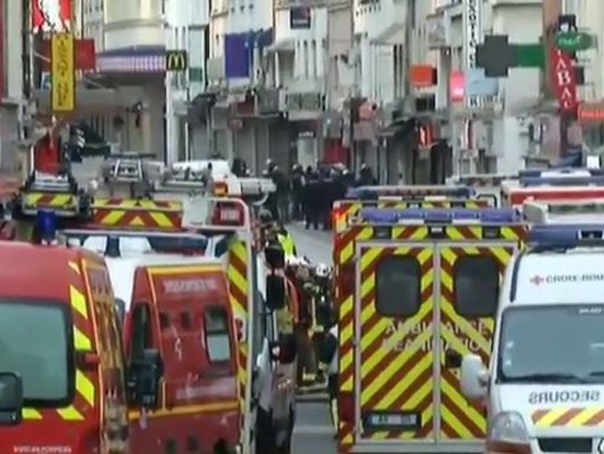 Imaginea articolului INTERVENŢIE a forţelor speciale franceze, lângă Paris: Şapte persoane, reţinute/ O femeie-kamikaze şi încă o persoană au murit. Islamiştii plănuiau să atace cartierul La Defense - FOTO, VIDEO