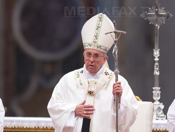 Imaginea articolului Papa Francisc cere revenirea la valorile esenţiale şi compasiune, în slujba din Ajunul Crăciunului