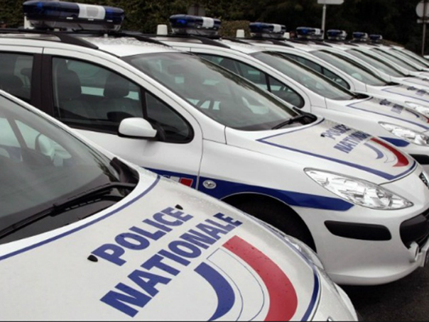 Imaginea articolului INCIDENT la Paris: Un bărbat înarmat a fost ucis în faţa unui comisariat de poliţie. El a atacat un poliţist strigând "Allah e mare". Asupra bărbatului a fost găsit un mesaj de revendicare a unui atentat în numele Stat Islamic - FOTO, VIDEO