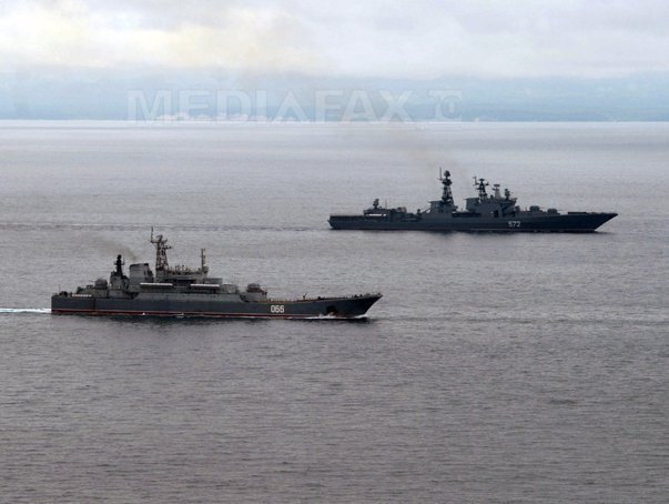 Imaginea articolului SUA publică imagini cu ambarcaţiuni iraniene care lansează RACHETE lângă nave din Strâmtoarea Hormuz