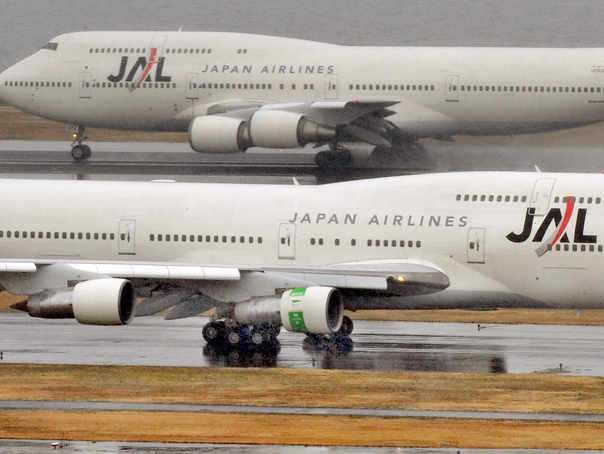 Imaginea articolului Avion care efectua o cursă internă în Japonia, evacuat după ce unul dintre motoare a luat foc 