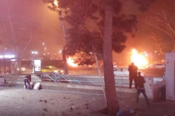 Imaginea articolului Unsprezece suspecţi, arestaţi în cazul atentatului cu maşină-capcană din Ankara - VIDEO