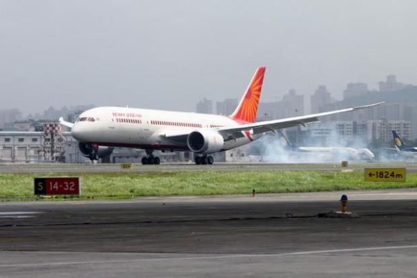 Imaginea articolului Două avioane, evacuate pe un aeroport din India în urma unor ameninţări cu bombă