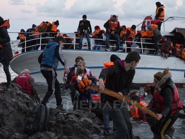 Imaginea articolului Un al doilea grup de imigranţi a plecat din Grecia spre Turcia în baza acordului UE-Turcia