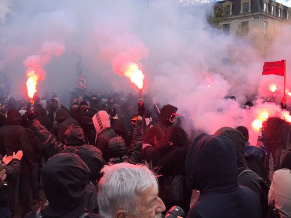 Imaginea articolului Peste 50.000 de persoane au protestat în Franţa faţă de proiectul reformei din domeniul Muncii. Confruntări violente între manifestanţi şi forţele de ordine - FOTO, VIDEO