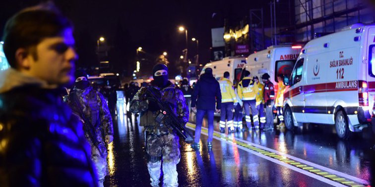 Imaginea articolului VIDEO Opt persoane,reţinute pentru presupuse legături cu atentatul de la un club de noapte din Istanbul/ Autorul este în continuare liber. Stat Islamic a revendicat atentatul