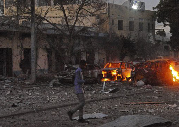 Imaginea articolului VIDEO Atac cu maşină-capcană în apropiere de un hotel din Somalia. Şapte persoane şi-au pierdut viaţa