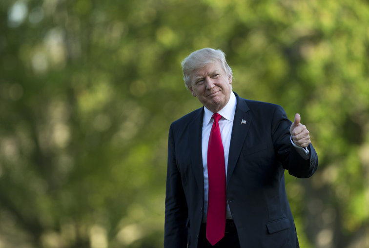 Imaginea articolului Donald Trump încheie primele 100 de zile cu un record: devine cel mai puţin popular preşedinte. În schimb, liderul de la Casa Albă se laudă cu ratinguri peste atentatele 9/11