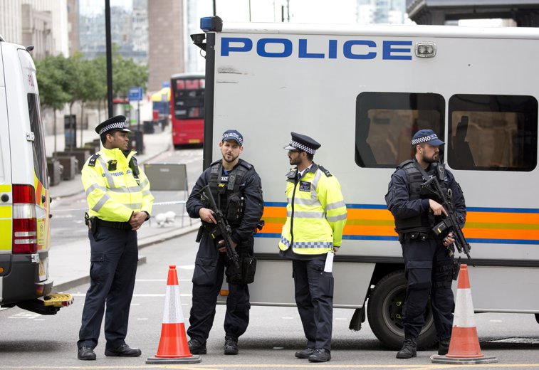 Imaginea articolului Ministerul de externe: Autorităţile britanice NU confirmă reţinerea a doi români în legătură cu atentatele din Londra 