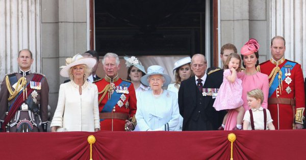 Imaginea articolului FOTO VIDEO De ce regina Marii Britanii îşi aniversează de două ori ziua de naştere. Elisabeta a-II-a îşi sărbătoreşte astăzi cei 91 de ani