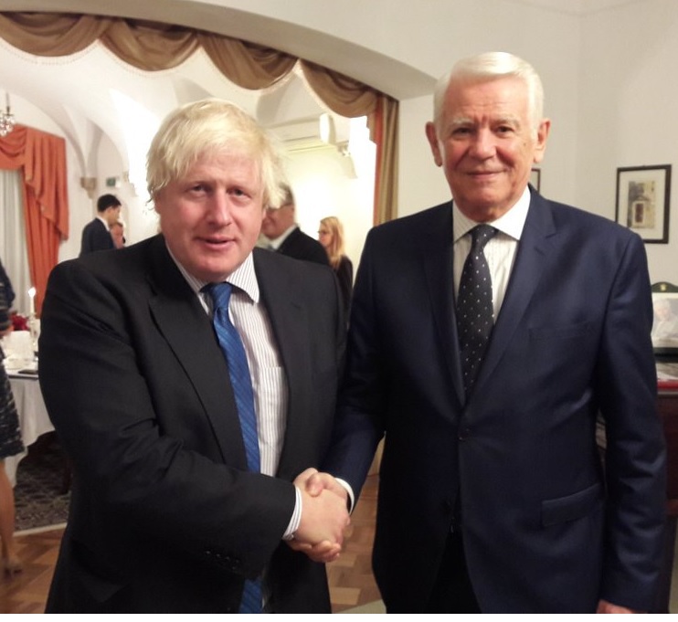 Imaginea articolului Meleşcanu a discutat cu Boris Johnson despre situaţia românilor din Marea Britanie după Brexit