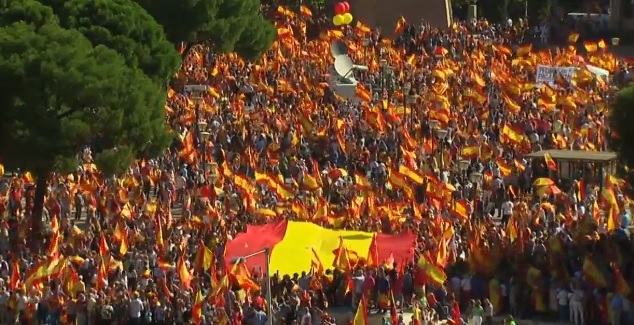 Imaginea articolului Mii de manifestanţi unionişti au ocupat piaţa Puerta del Sol din Madrid | VIDEO