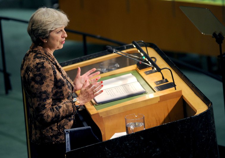 Imaginea articolului Cetăţenii UE care trăiesc în Marea Britanie au primit o scrisoare DESCHISĂ din partea premierului britanic Theresa May. Documentul care vizează peste 200.000 de români