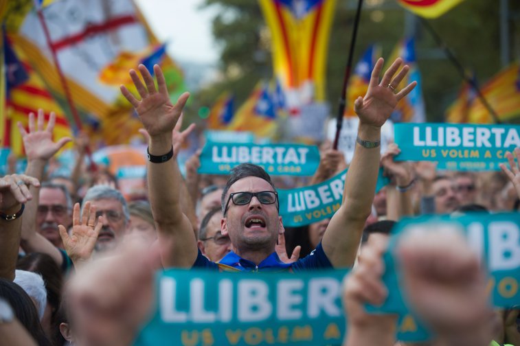 Imaginea articolului CRIZA din Catalonia | Puigdemont: Măsurile anunţate de Guvernul spaniol vor conduce la agravarea situaţiei 