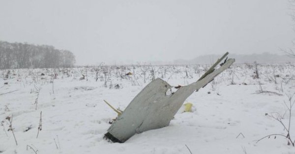 Imaginea articolului Tragedia aviatică din Rusia | Ancheta va dura cel puţin o săptămână. Momentul impactului, filmat de o cameră de supraveghere/ Autorităţile au găsit cea de-a doua cutie neagră a avionului - VIDEO
