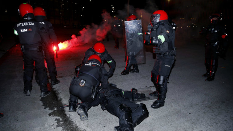 Imaginea articolului Un poliţist spaniol a murit în urma violenţelor provocate la Bilbao de către suporterii echipei de fotbal Spartak Moscova