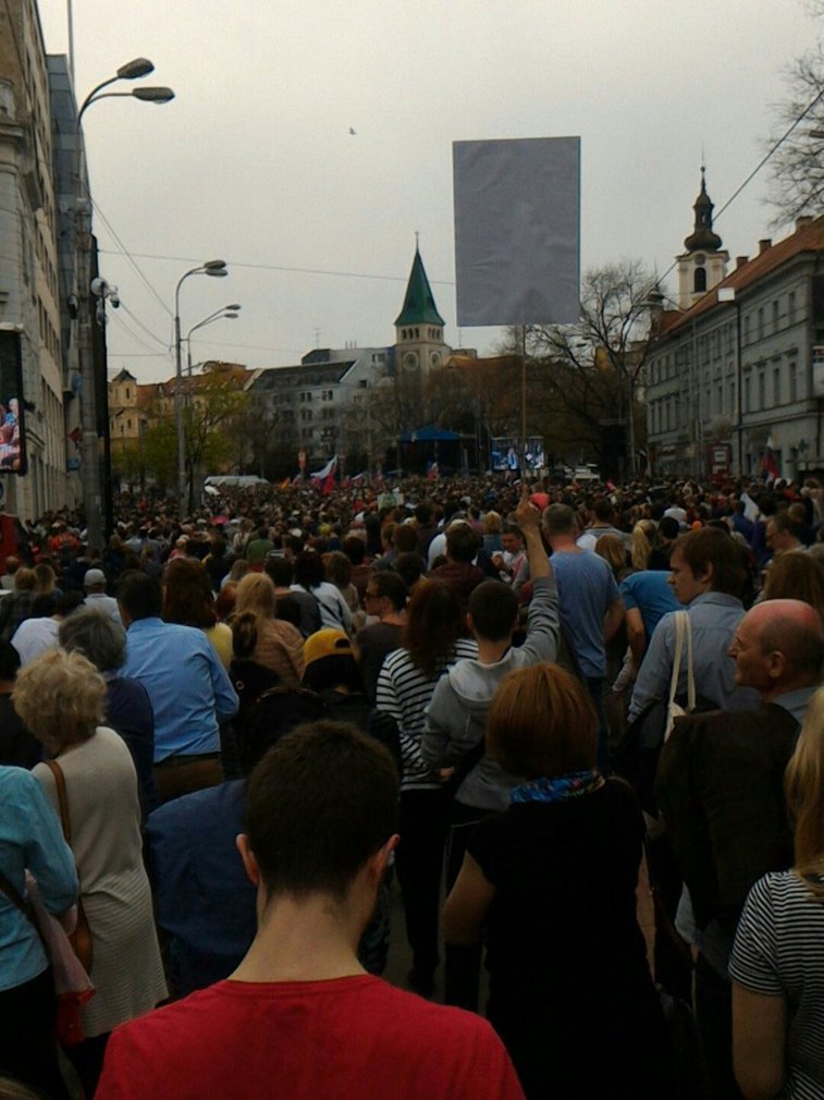 Imaginea articolului Zeci de mii de oameni au protestat în Slovacia, cerând reforme pentru combaterea corupţiei