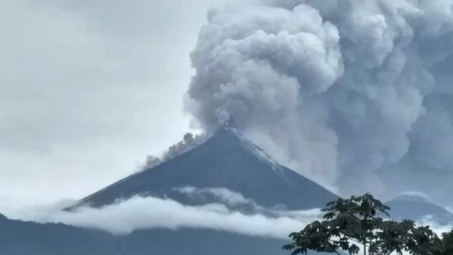 Imaginea articolului VULCANUL Fuego din Guatemala, cea mai violentă erupţie din ultimii 40 de ani: Cel puţin 62 de persoane au murit, iar sute au fost rănite | FOTO, VIDEO 