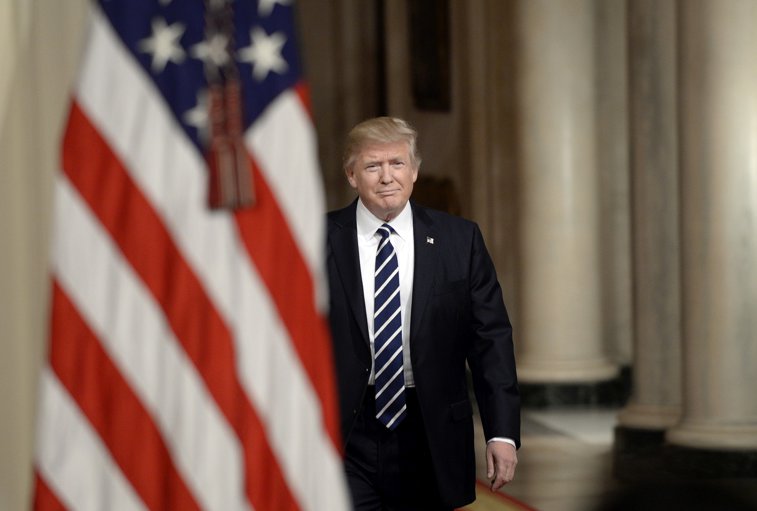 Imaginea articolului O prezentatoare de ştiri de la Fox News l-a numit în DIRECT pe preşedintele american Donald Trump „un dictator”, după care şi-a prezentat scuze 