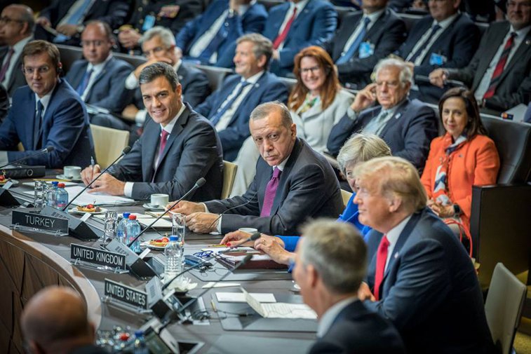 Imaginea articolului Donald Trump salută "progresul extraordinar" în sporirea alocărilor pentru apărare, după tensiunile create la summitul NATO/ Sesiune de urgenţă pe fondul cererilor sale privind bugetele/ Preşedintele SUA a anulat toate întâlnirile bilaterale 