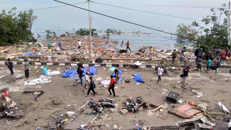 Imaginea articolului TRAGEDIA din Indonezia: Bilanţul victimelor a ajuns la cel puţin 832 de oameni/ Unul din controlorii de trafic a murit în timp ce asigura decolarea în siguranţă a unui avion | FOTO, VIDEO