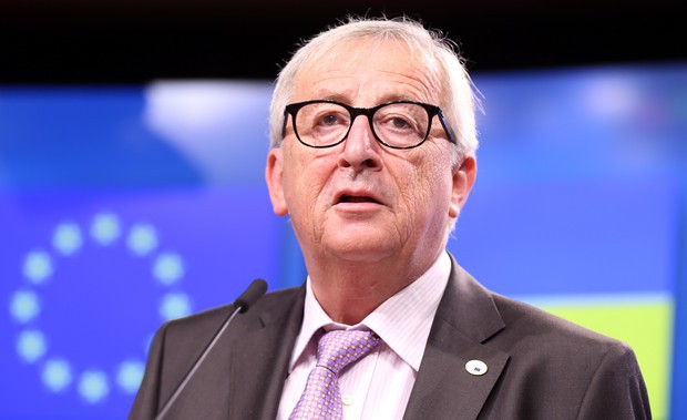 Imaginea articolului Jean-Claude Juncker a imitat dansul Theresei May înainte de a ţine un discurs. Gestul său a atras şi reacţii negative | VIDEO