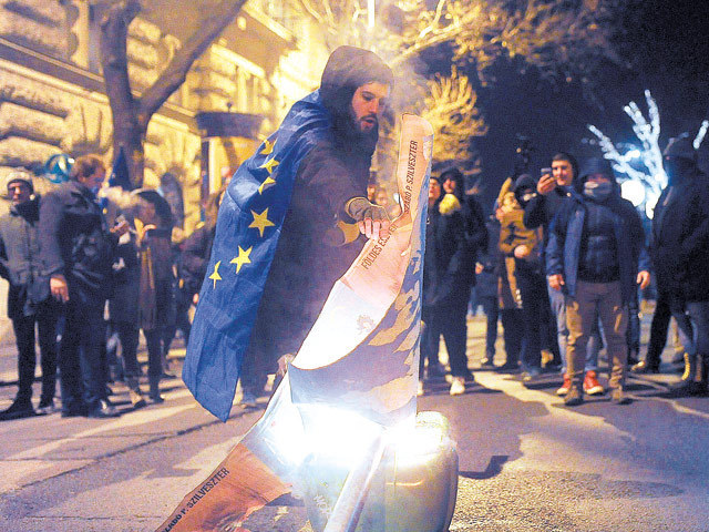 Imaginea articolului Iarna protestelor: viaţa scumpă şi grea şi regimurile cu tendinţe totalitare îi scot pe oameni în stradă în UE şi în ţările din jur