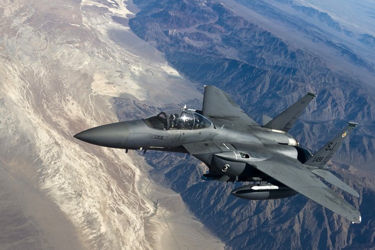 Imaginea articolului VIDEO - Un avion de vânătoare F-15 a rămas fără cupolă la peste 9.000 de metri altitudine