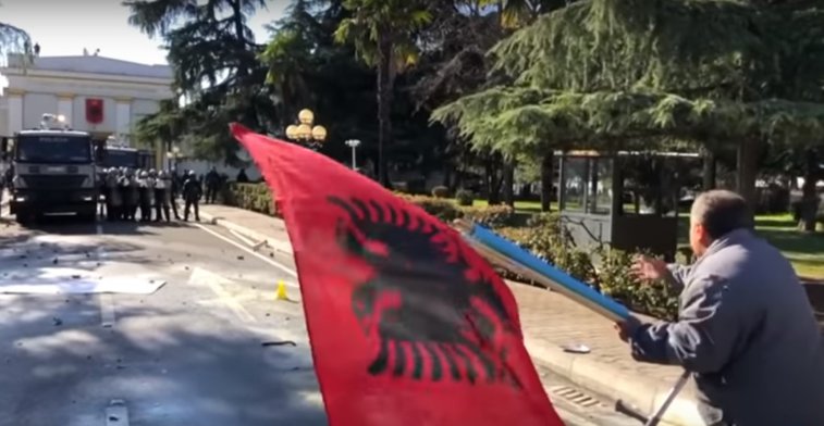 Imaginea articolului Primăvara protestelor în Balcani. Albania, Serbia şi Muntenegru – în fruntea „plutonului”. Violenţe la Tirana | VIDEO 
