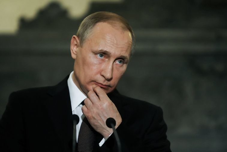 Imaginea articolului Putin a promulgat legea privind sacţionarea persoanelor care dau dovadă de "lipsă de respect" faţă de Guvern sau oficiali pe reţelele de socializare