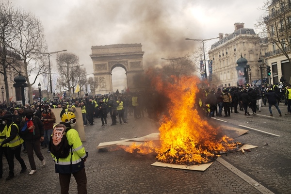 Imaginea articolului Ministru francez: Poliţia se pregăteşte pentru arestări în masă dacă manifestaţiile vor degenera
