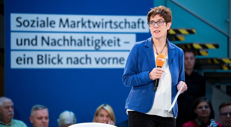 Imaginea articolului Disensiunile din Germania asupra nominalizării lui Leyen la preşedinţia CE. Ultimatumul transmis de succesoarea lui Merkel în CDU/ Tusk cere susţinere totală 