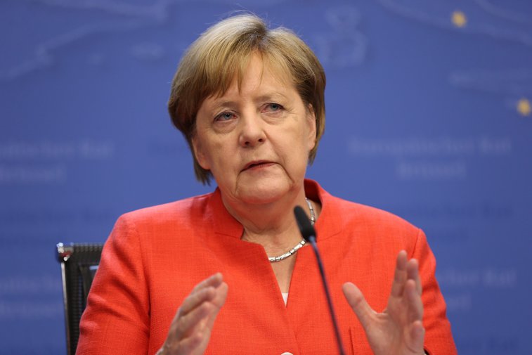 Imaginea articolului Angela Merkel a felicitat-o pe Ursula von der Leyen pentru numirea în funcţia de preşedinte al CE