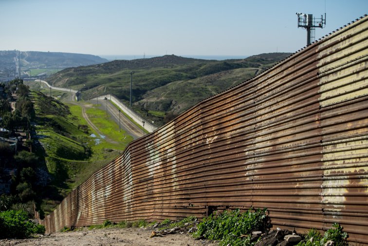 Imaginea articolului Pentagonul va trimite 2.100 de militari la graniţa dintre Statele Unite şi Mexic