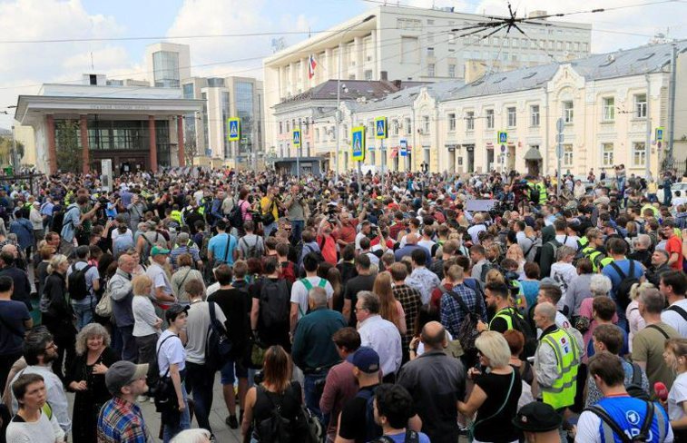 Imaginea articolului Manifestaţii în Rusia: Sute de protestatari au ieşit în stradă, în pofida interdicţiei primite din partea autorităţilor | FOTO, VIDEO
