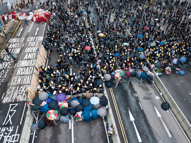 Imaginea articolului Conflictul din Hong Kong. Carrie Lam, după ce protestatarii au cerut ajutorul SUA: Escaladarea violenţei nu va rezolva problemele 