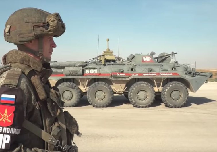 Imaginea articolului VIDEO| Forţele ruse s-au instalat în fosta bază militară aeriană a Statelor Unite din Siria