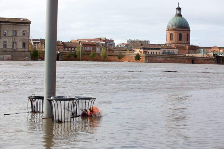 Imaginea articolului Inundaţii in Franţa. Cel puţin trei morţi şi mii de case rămase fără curent