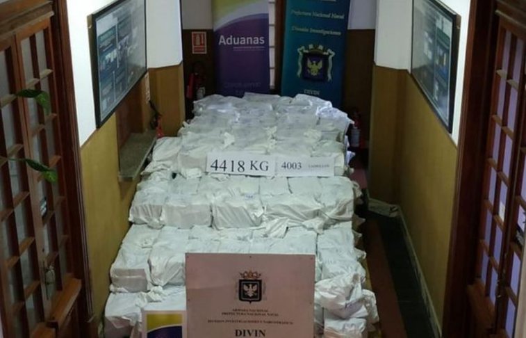 Imaginea articolului Captură record: 6 tone de cocaină au fost confiscate în Uruguay. Unde încercau traficanţii de droguri să le ascundă. FOTO