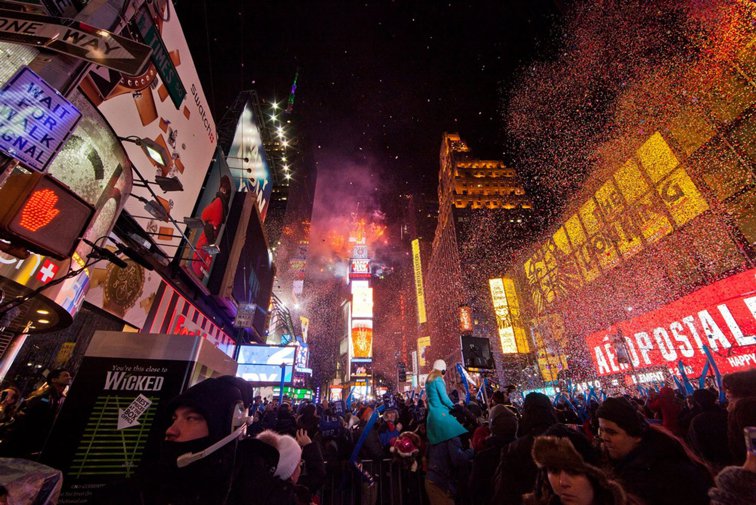 Imaginea articolului Revelion New York 2020: Spectacol de culoare şi lumină la festivităţile de Anul Nou din Times Square | VIDEO