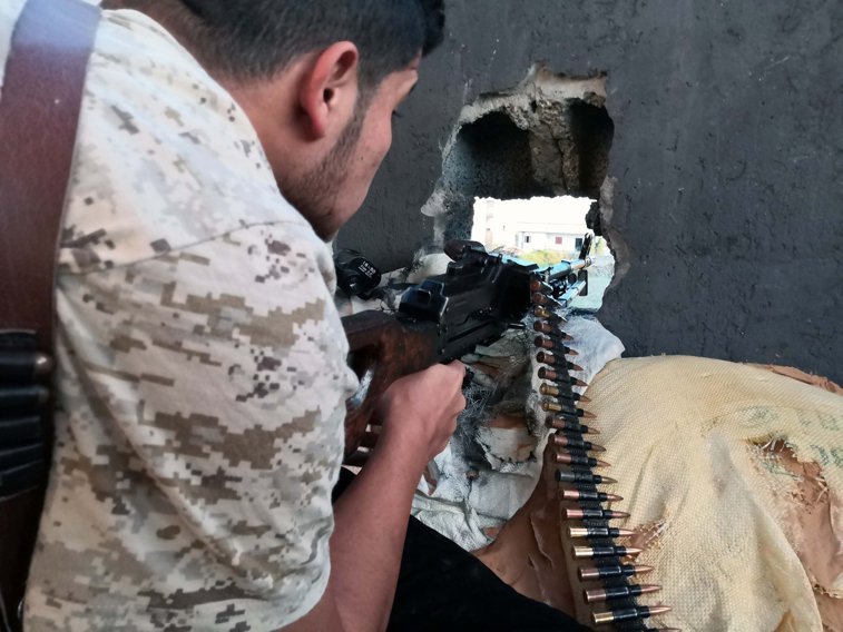 Imaginea articolului Războiul din Libia. Forţele loiale lui Haftar anunţă încetarea focului, Guvernul este de acord cu armistiţiul