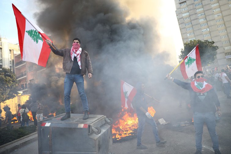 Imaginea articolului Proteste în Liban: Poliţia a folosit gaze lacrimogene şi focuri de avertisment împotriva manifestanţilor. Mai multe persoane, la spital