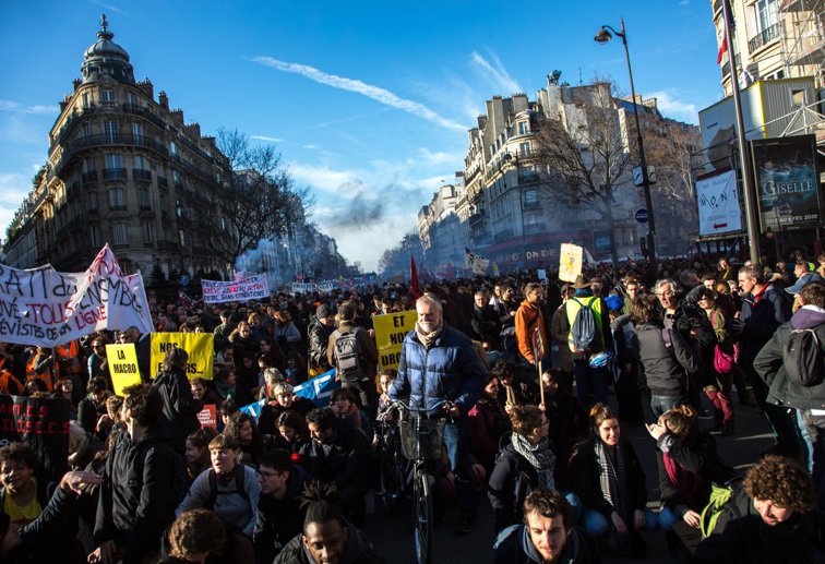 Imaginea articolului Noi proteste în Franţa, faţă de reforma pensiilor: Aproape 200.000 de persoane au ieşit în stradă. 11 oameni, arestaţi. VIDEO