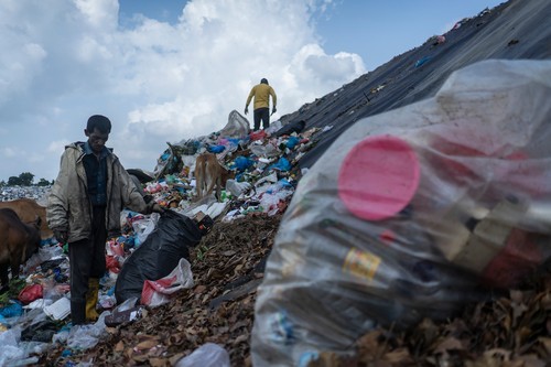 Imaginea articolului Malaezia a trimis tone de deşeuri plastice înapoi ţărilor bogate, printre care SUA, Marea Britanie, Franţa şi Canada: Nu vom fi groapa de gunoi a planetei