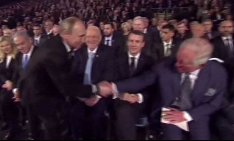 Imaginea articolului VIDEO: Momentul jenant în care Prinţul Charles îl ignoră pe vicepreşedintele SUA, dar îl salută „călduros” pe Vladimir Putin